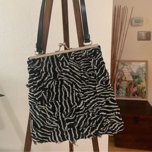 TEOREMA Vintage black and white fabric purse with kisslock closure